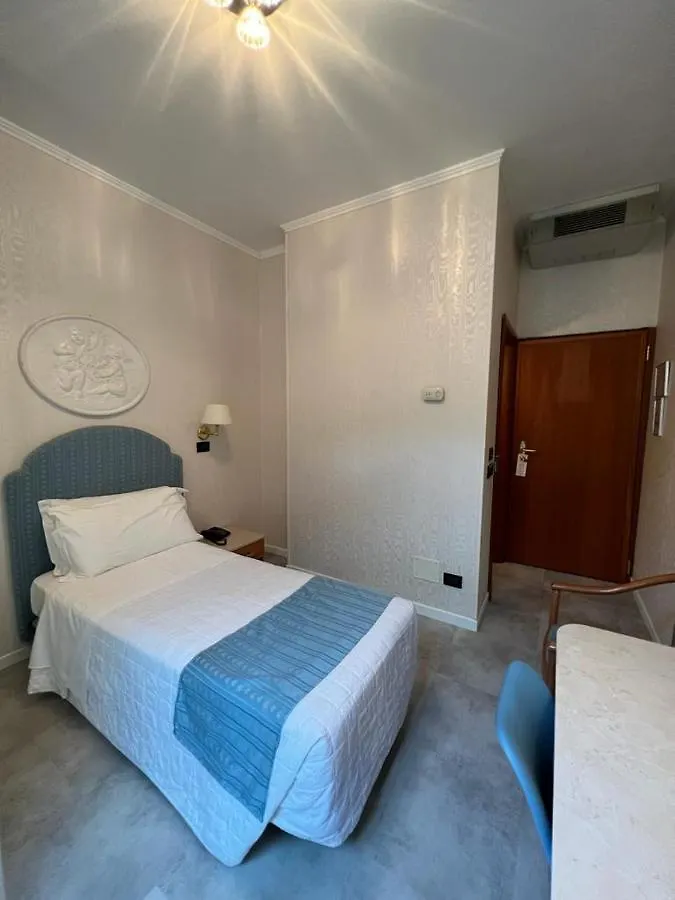 Hotel Excelsior Bay Malcesine 4*,  Italy